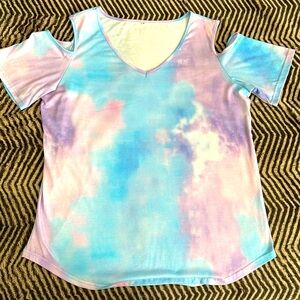 Tie dye shirt with cut-outs on the shoulders